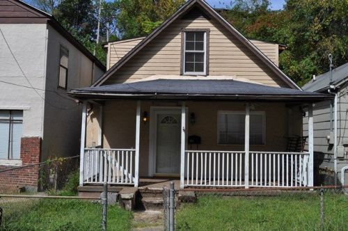 312 4th St, South Williamson, KY 41503-4106