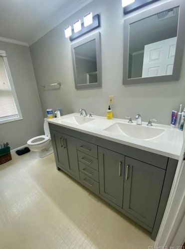 53 Harvard Ct, Middletown CT  06457-4965 exterior