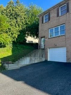 235 Vista Dr, Easton, PA 18040-8702