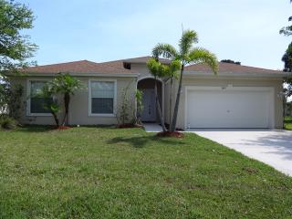 2481 Berkshire Blvd, Fort Pierce FL  34952-7312 exterior