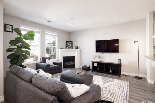 4308 Clarinbridge Cir, Pleasanton CA  94568-7208 exterior