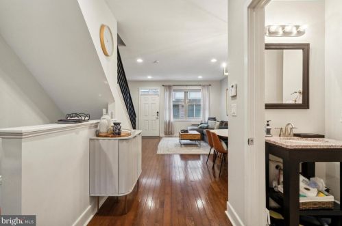 1722 Manton St, Philadelphia PA 19146-3018 exterior