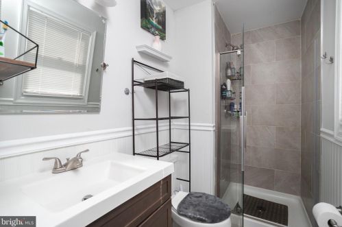 808 Mail Ave, West Deptford NJ  08096-6515 exterior