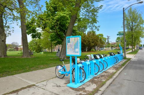 2565 Oakland Ave, Milwaukee WI 53211-3931 exterior