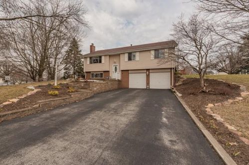 809 Shenandoah Dr, Latrobe, PA 15650-2422