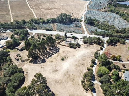 17510 Quail Hill Ln, Aromas CA  95004-9115 exterior