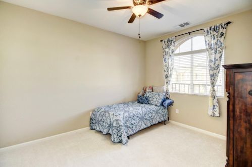 9872 Winkle Cir, Elk Grove CA  95757-6276 exterior