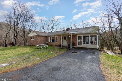 21 Rexford Rd, Hummelstown, PA 17036-9383