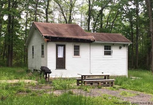 31 Pioneer Rd, Gardiner, NY 12525-5137