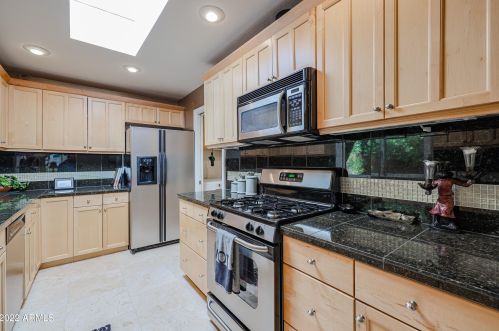 1029 Cactus Wren Dr, Phoenix AZ 85051-8187 exterior