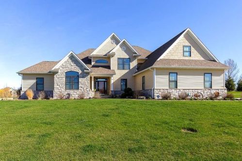 2250 Lomar St, Park View, IA 52748-9355