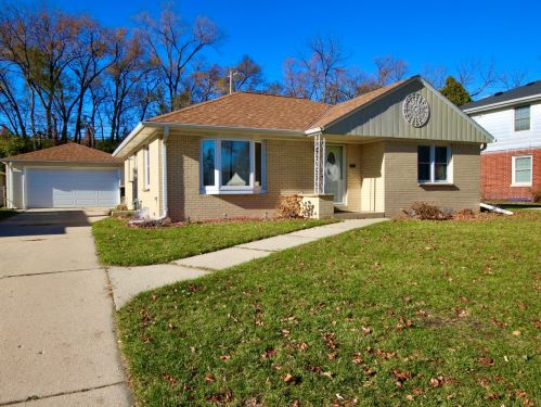 2357 103rd St, Milwaukee, WI 53226-1624