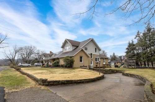 130 Greenwood Pl, Bridgeville, PA 15017-2131