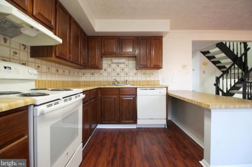 7319 Glendower Ct, Springfield VA  22153-1115 exterior