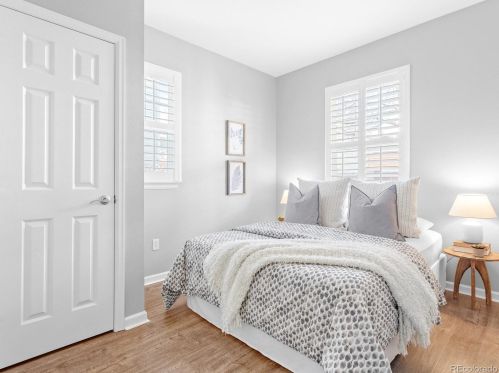 2703 Roslyn St, Denver CO 80237-2112 exterior