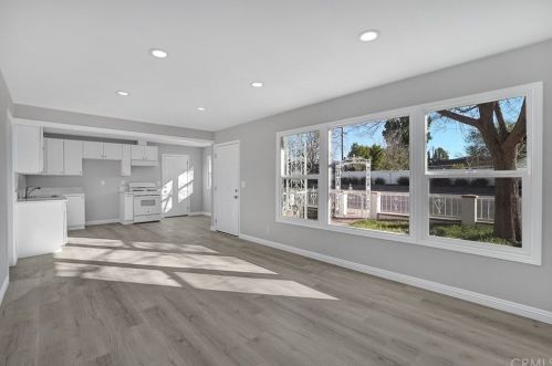 561 Royal Ave, Simi Valley CA  93065-4246 exterior