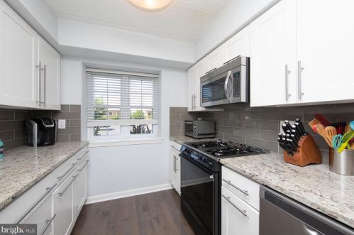 815 Valley Glen Rd, Melrose Park, PA 19027-1748