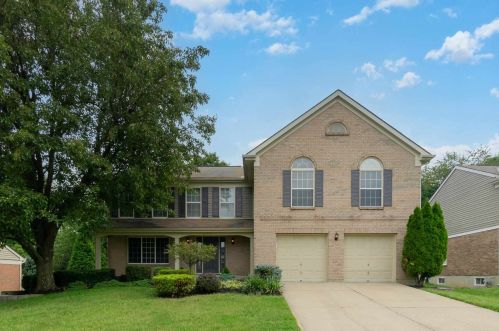 8424 Woodcreek Dr, Florence KY  41042-8261 exterior