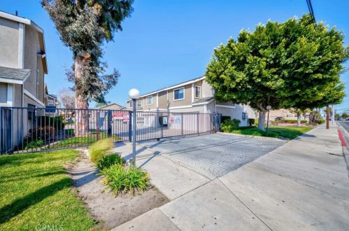 7883 Cerritos Ave, Stanton CA  90680-1658 exterior
