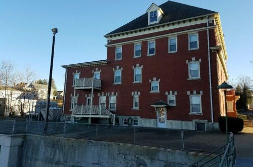 94 Carrington Ave, Woonsocket, RI 02895-4533
