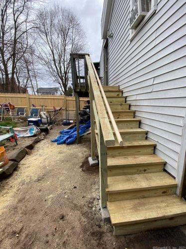 19 Portland St, Middletown CT  06457-2209 exterior