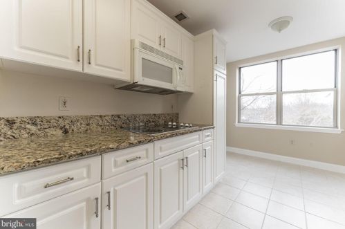 2332 Windrow Dr, Princeton NJ  08540-5019 exterior