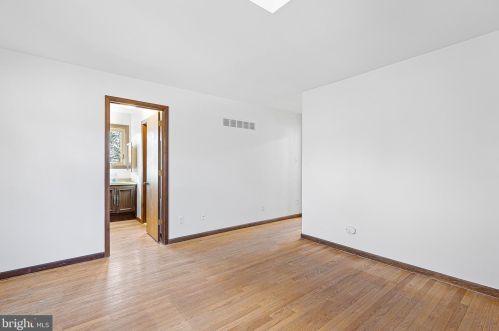 11 Woodbrook Cir, Wilmington DE  19810-4119 exterior