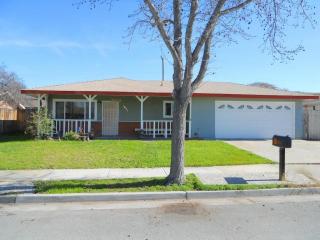 1971 Scenic Cir, Hollister CA  95023-5823 exterior