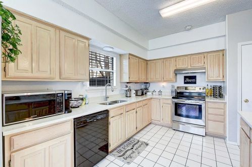 2213 Brooklake St, Denton TX  76207-1623 exterior