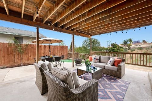 2114 Caddington Dr, Palos Verdes Estates CA  90275-2015 exterior