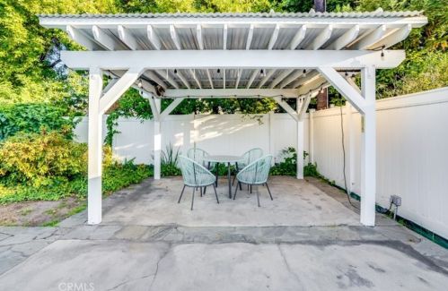 11814 Hesby St, North Hollywood CA  91607-3218 exterior
