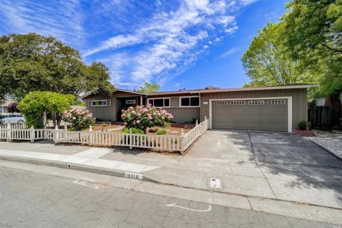 2210 Creekside Rd, Santa Rosa, CA 95405-8023