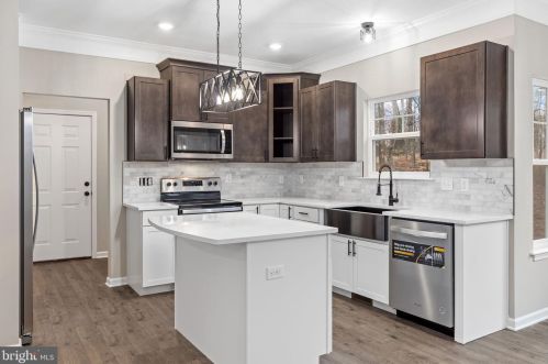 10914 Thiel Ct, Spotsylvania VA  22551-8034 exterior