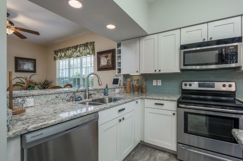 553 Vista Trail Ct, Palm Harbor FL  34683-5260 exterior