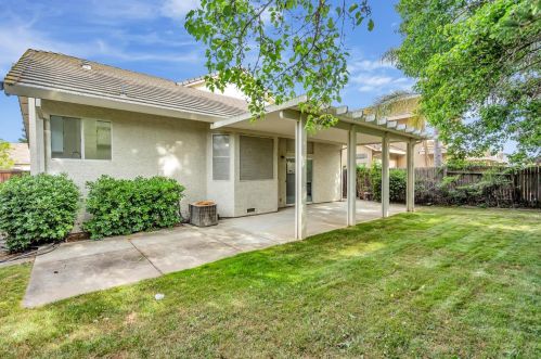 8702 White Peacock Way, Elk Grove CA  95624-3701 exterior