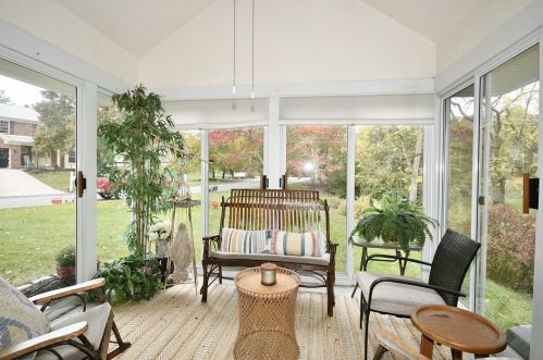 1005 Lakemont Dr, Bridgeville PA  15017-1262 exterior