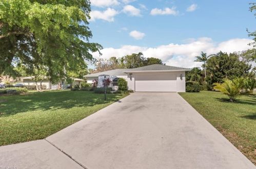 4472 Beechwood Lake Dr, Naples FL  34112-5203 exterior