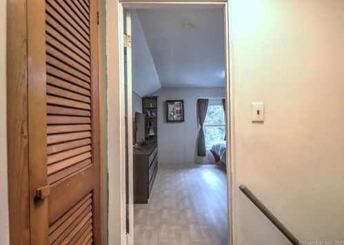 1 Hunters Ln, Ansonia CT  06401-2022 exterior