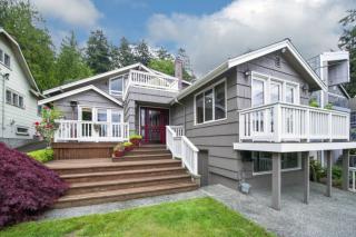 13142 Holmes Point Dr, Kirkland, WA 98034-1665