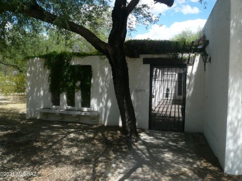 3290 Sabino Vista Cir, Tucson, AZ 85750-2626