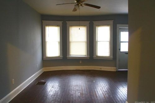 125 Clifford St, Bridgeport CT  06607-1605 exterior