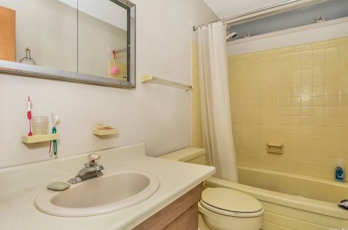 2763 Genevieve Ct, North Bellmore NY  11710-2003 exterior