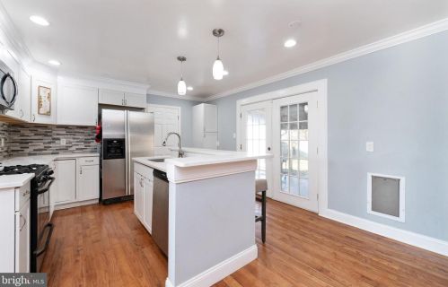 15108 Costa Dr, Woodbridge VA  22193-1647 exterior