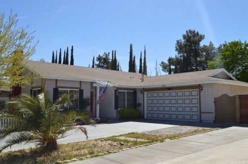 3164 Darkwood St, Lancaster, CA 93536-4727