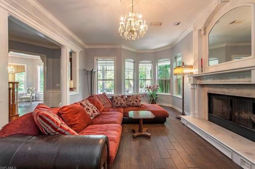 9422 Vanderbilt Dr, Naples FL  34108-2309 exterior