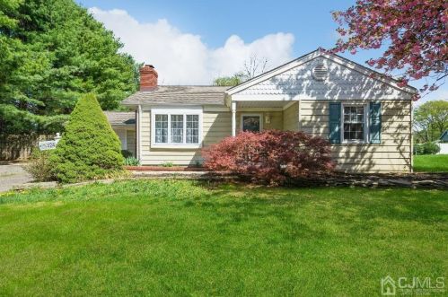 524 Ryders Ln, East Brunswick, NJ 08816-2768