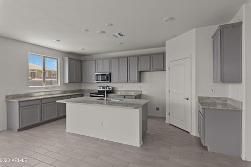 17161 Red Fox Rd, Sun City, AZ 85387-6658