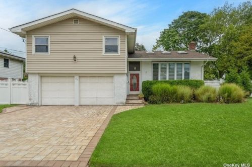 29 Marshall Ln, Westbury, NY 11590-2813