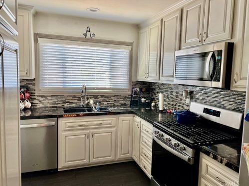 5438 Coke Ave, Lakewood CA  90712-1626 exterior