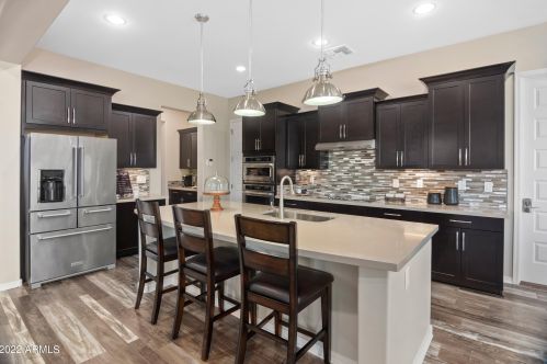 958 Parkview Dr, Gilbert, AZ 85295-1119